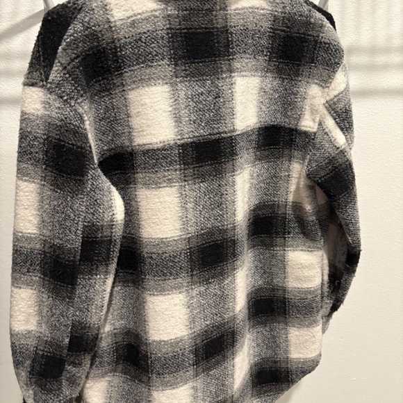 Shacket - Picture 4 of 4